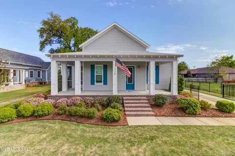 205 E 4th St, Long Beach, MS 39560