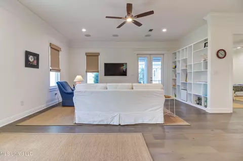 Living - 205 E 4th St, Long Beach, MS 39560 photo 2 of 5