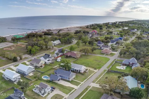 View/Area - 205 E 4th St, Long Beach, MS 39560 photo 6 of 13