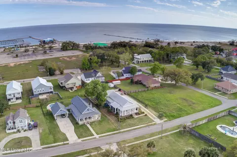 View/Area - 205 E 4th St, Long Beach, MS 39560 photo 4 of 13