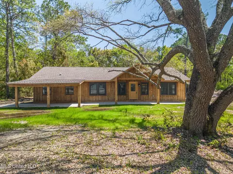 9024 Saracennia Rd, Moss Point, MS 39562