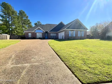 110 Hillmont Cir, Clinton, MS 39056