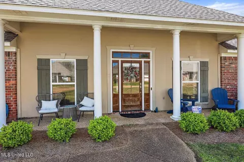 Exterior - 304 Old Town Cir, Brandon, MS 39042 photo 4 of 8
