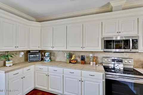 Kitchen - 304 Old Town Cir, Brandon, MS 39042 photo 5 of 5