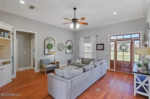 Living - 304 Old Town Cir, Brandon, MS 39042 photo 1 of 4