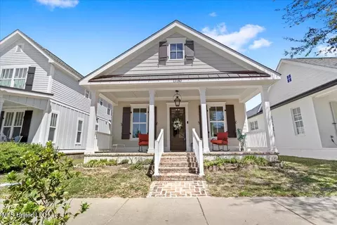 13180 Charlotte St, Biloxi, MS 39532