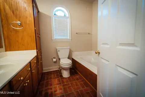 Bath - 56 Weaver Ln, Preston, MS 39354 photo 1 of 4