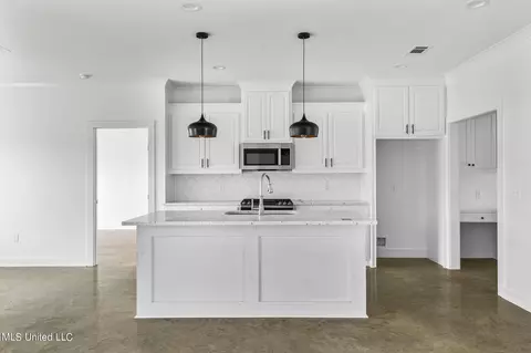 Kitchen - 111 Porter Ridge Rdg, Canton, MS 39046 photo 2 of 4