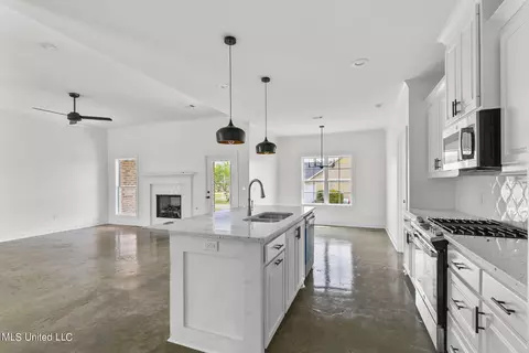 Kitchen - 111 Porter Ridge Rdg, Canton, MS 39046 photo 4 of 4