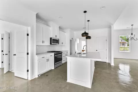 Kitchen - 111 Porter Ridge Rdg, Canton, MS 39046 photo 3 of 4