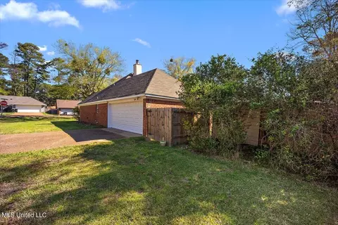 Exterior - 136 Brandy Run Rd, Brandon, MS 39047 photo 7 of 8