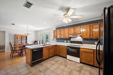Kitchen - 136 Brandy Run Rd, Brandon, MS 39047 photo 2 of 2