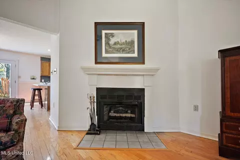 Living - 136 Brandy Run Rd, Brandon, MS 39047 photo 2 of 3