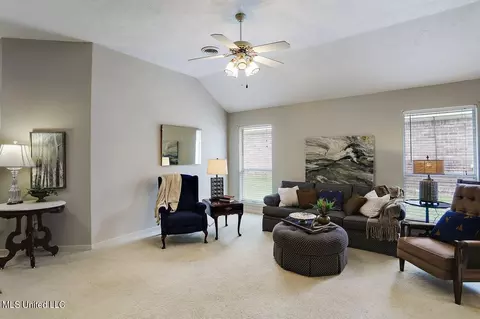 Living - 2 Ridgeway Place Pl, Clinton, MS 39056 photo 3 of 4