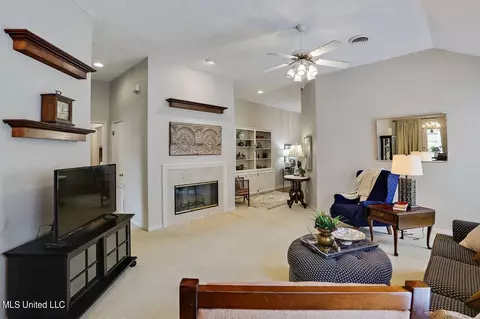 Living - 2 Ridgeway Place Pl, Clinton, MS 39056 photo 2 of 4