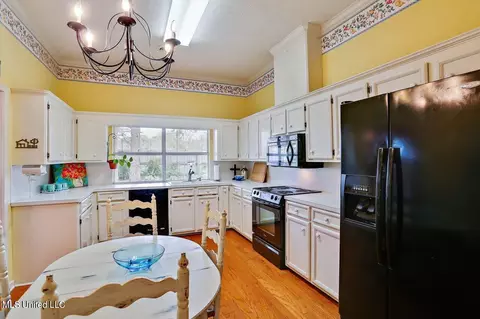 Kitchen - 2 Ridgeway Place Pl, Clinton, MS 39056 photo 2 of 2