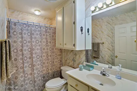 Bath - 2 Ridgeway Place Pl, Clinton, MS 39056 photo 3 of 3
