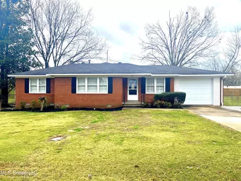 481 Bonds Dr, Holly Springs, MS 38635