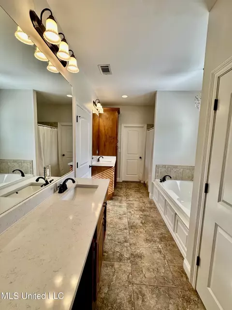 Bath - 127 Stillwater Dr, Lucedale, MS 39452 photo 2 of 6