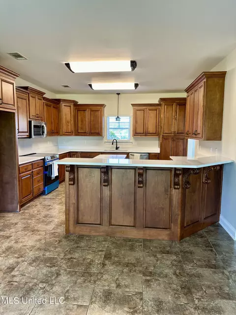 Kitchen - 127 Stillwater Dr, Lucedale, MS 39452 photo 3 of 4