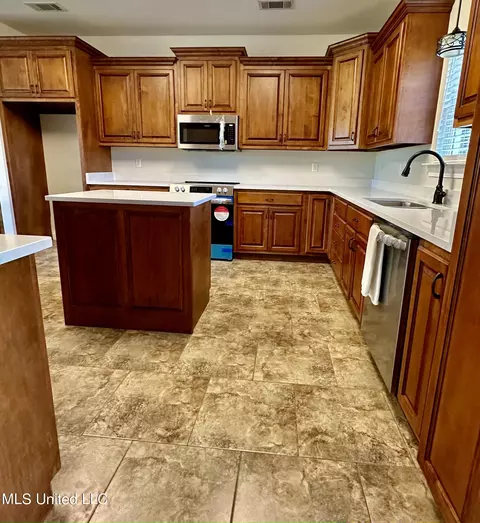 Kitchen - 127 Stillwater Dr, Lucedale, MS 39452 photo 4 of 4
