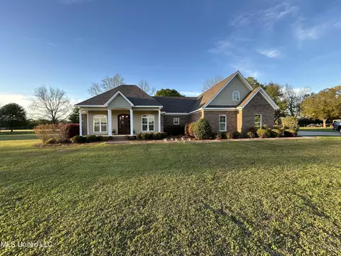 127 Stillwater Dr, Lucedale, MS 39452