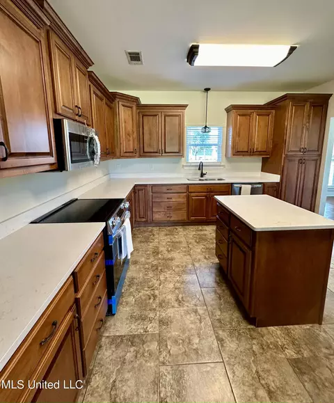 Kitchen - 127 Stillwater Dr, Lucedale, MS 39452 photo 1 of 4