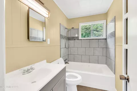 Bath - 13700 Hudson Subdivision Rd, Moss Point, MS 39562 photo 1 of 1