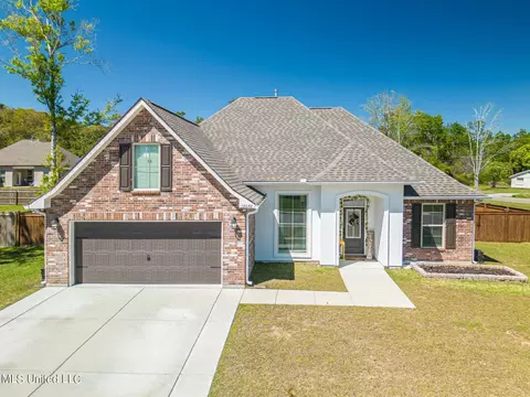 12078 Grand Oaks Dr, Gulfport, MS 39503