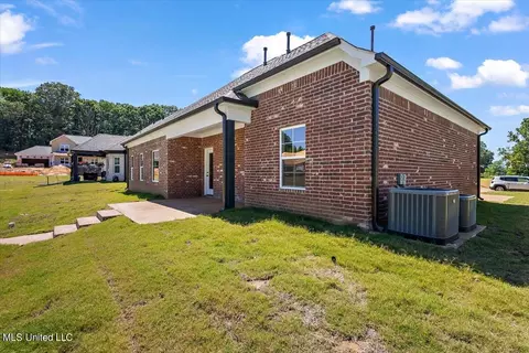 Exterior - 3192 Meadows Way, Hernando, MS 38632 photo 9 of 11