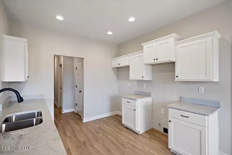 Kitchen - 3192 Meadows Way, Hernando, MS 38632 photo 2 of 2