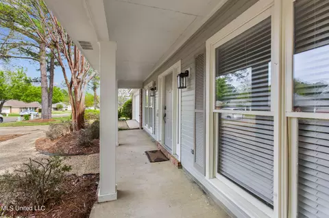 Exterior - 325 S Place Dr, Madison, MS 39110 photo 3 of 8