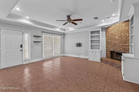 Living - 325 S Place Dr, Madison, MS 39110 photo 2 of 4