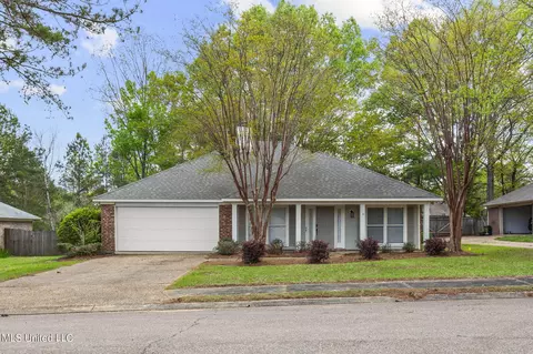 325 S Place Dr, Madison, MS 39110