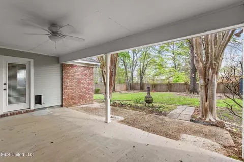 Exterior - 325 S Place Dr, Madison, MS 39110 photo 4 of 8