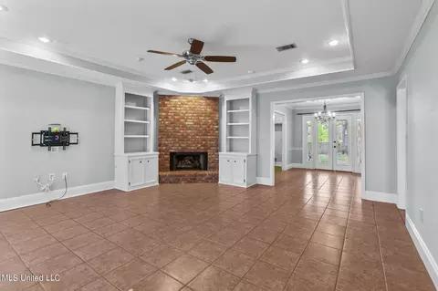 Living - 325 S Place Dr, Madison, MS 39110 photo 1 of 4