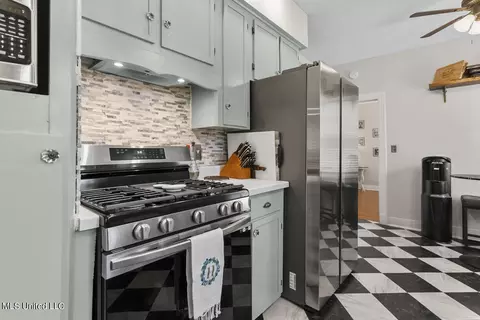 Kitchen - 4061 Redwing Ave, Jackson, MS 39216 photo 1 of 2
