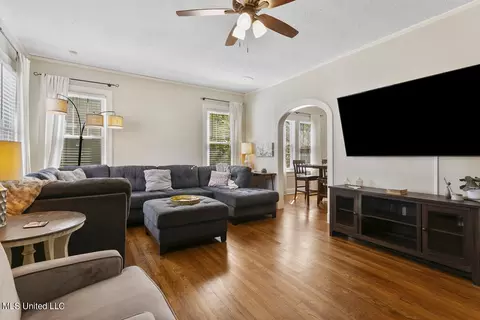 Living - 4061 Redwing Ave, Jackson, MS 39216 photo 2 of 4