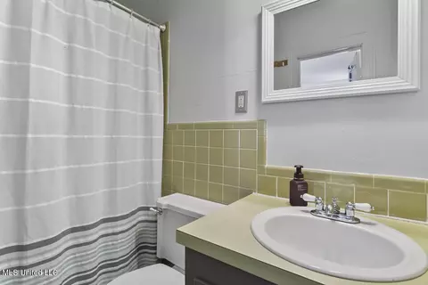 Bath - 4061 Redwing Ave, Jackson, MS 39216 photo 2 of 3