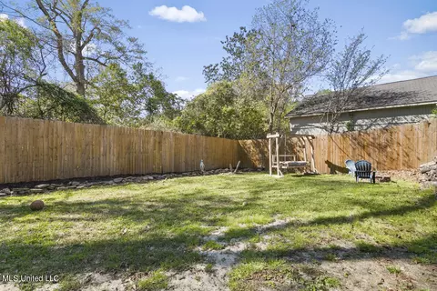 Exterior - 4061 Redwing Ave, Jackson, MS 39216 photo 8 of 11