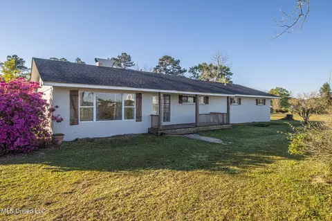 1093 Oil Well Rd, Wiggins, MS 39577