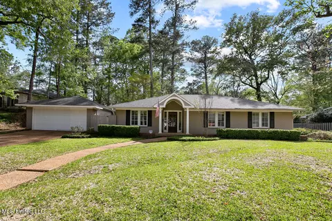 4445 Woodlark Dr, Jackson, MS 39211