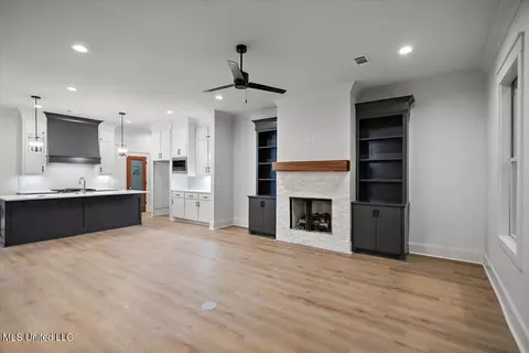 Living - 215 Bronson Bnd, Flowood, MS 39232 photo 1 of 3