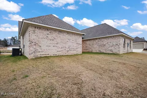 Exterior - 215 Bronson Bnd, Flowood, MS 39232 photo 4 of 5