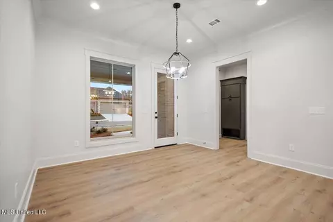 Dining - 215 Bronson Bnd, Flowood, MS 39232 photo 2 of 2