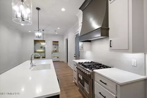 Kitchen - 215 Bronson Bnd, Flowood, MS 39232 photo 2 of 2