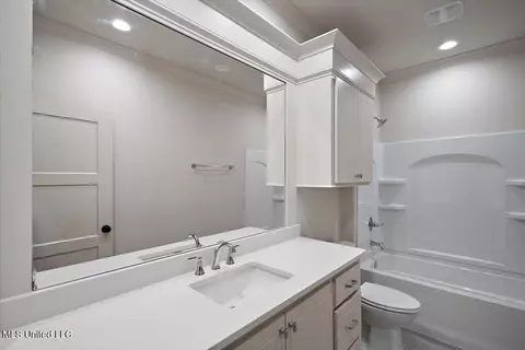 Bath - 215 Bronson Bnd, Flowood, MS 39232 photo 5 of 5