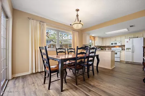Dining - 26 Timber Ridge Dr, Brandon, MS 39042 photo 1 of 2