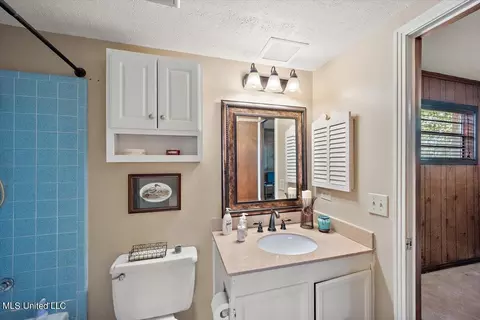 Bath - 26 Timber Ridge Dr, Brandon, MS 39042 photo 1 of 2