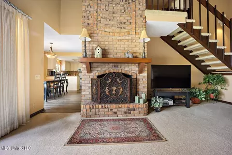 Living - 26 Timber Ridge Dr, Brandon, MS 39042 photo 3 of 3